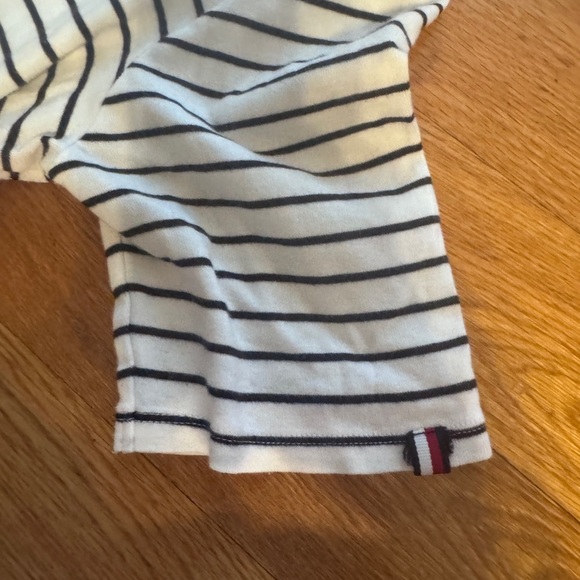 Tommy Hilfiger V-Neck T-Shirt with Red Trim - Picture 4 of 6